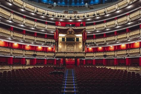 ¡El Concierto de Paz Vega en el Teatro Real: Una Noche Mágica Bajo la Luz de los Reflectores!