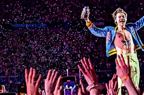 ¡El Concierto de Harry Styles en Madrid: Una Noche Mágica bajo las Estrellas!